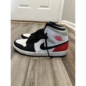 Air Jordan 1 mid se red black